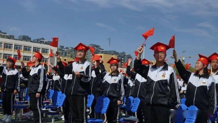 蔡少芬送礼让93岁老人圈粉,却疏忽未提对鹅的称呼